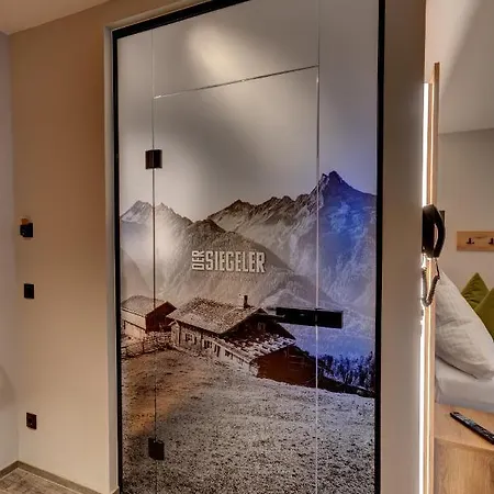 Der Siegeler B&B - This Lifestylehotel Rocks Mayrhofen Exterior photo